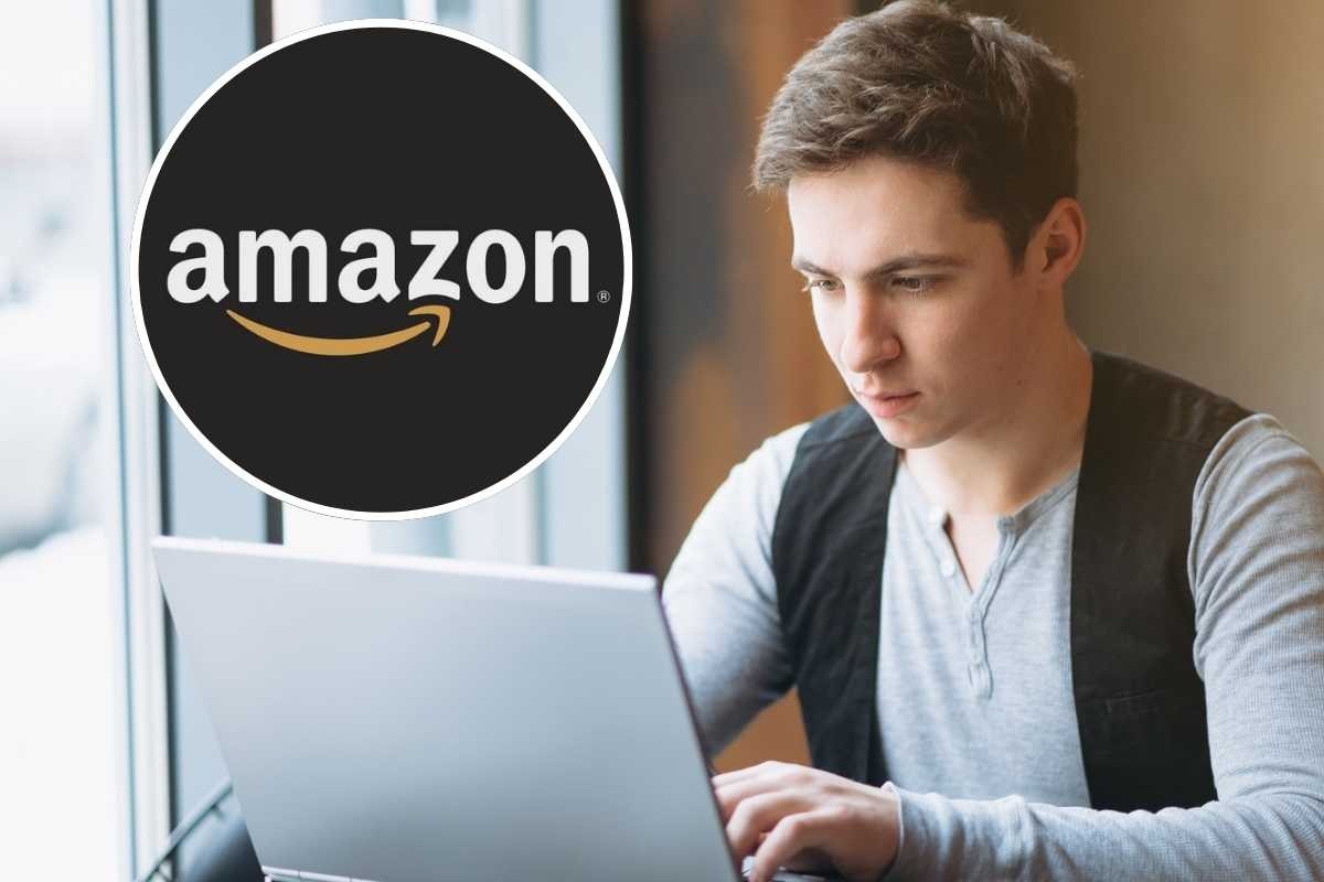 Uomo al pc, logo Amazon