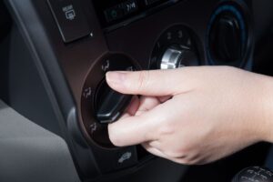 accendere aria condizionata in auto