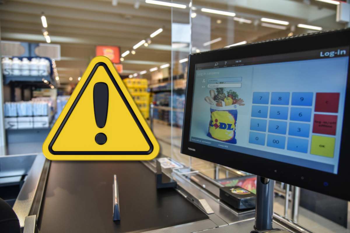 Cassa supermercato Lidl e simbolo giallo di allerta