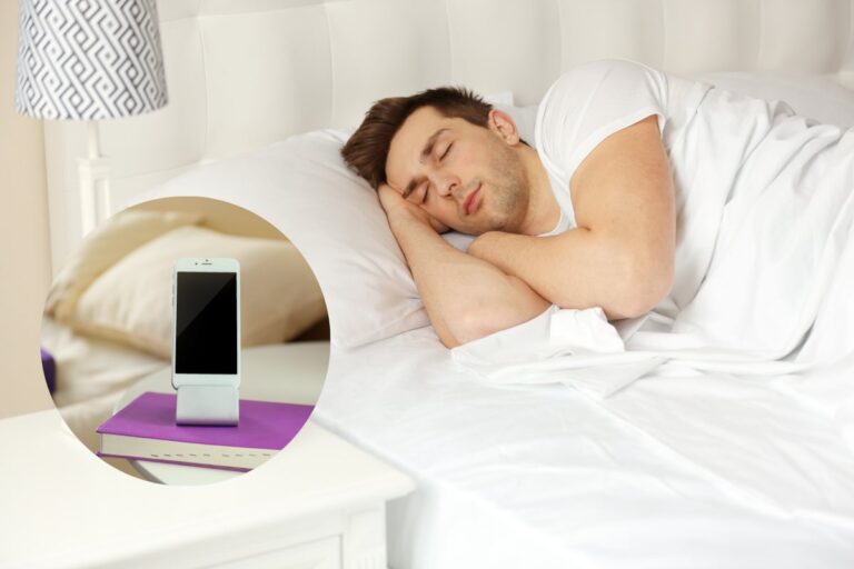 persona dorme con telefono accanto sul comodino