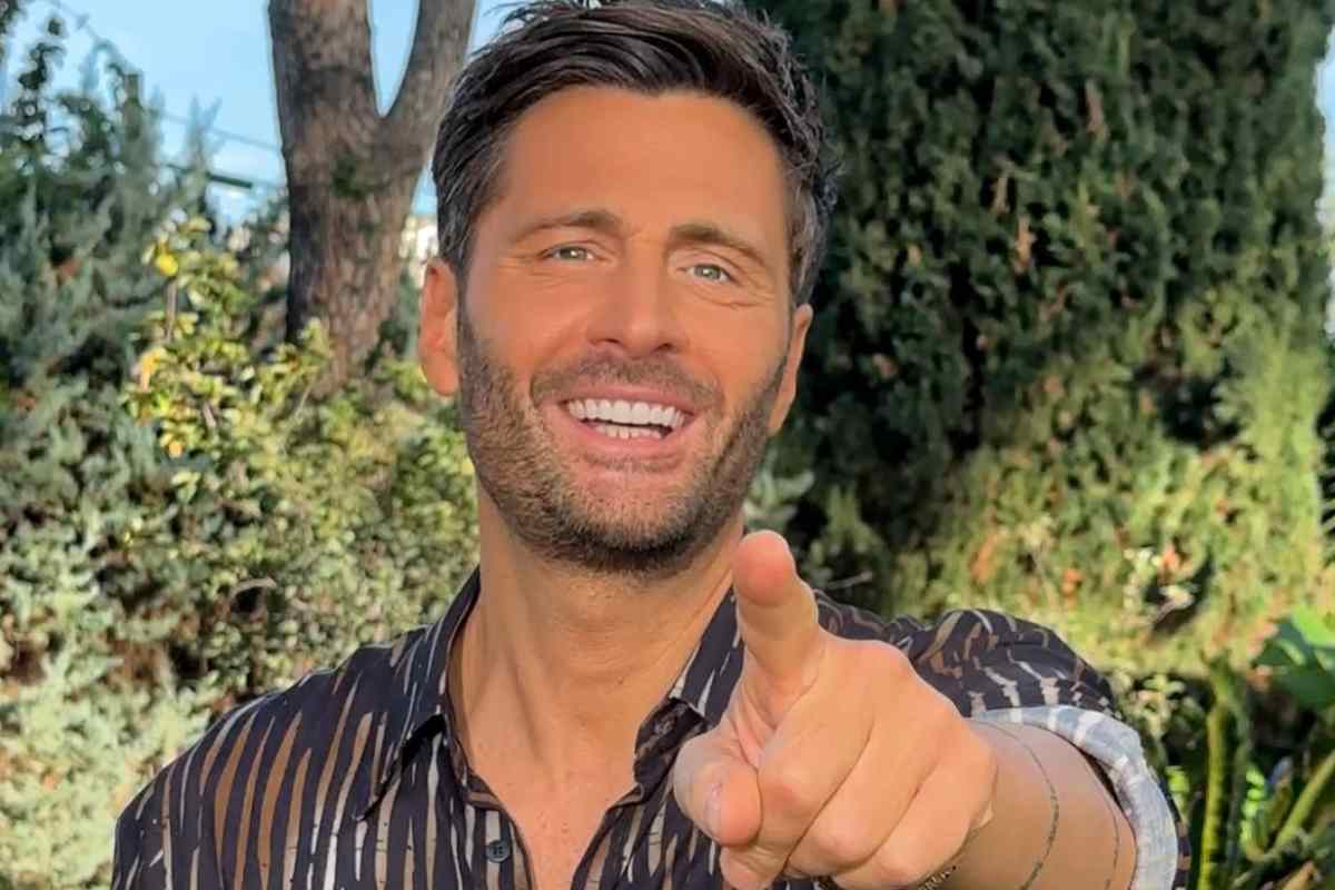 Filippo Bisciglia che punta il dito