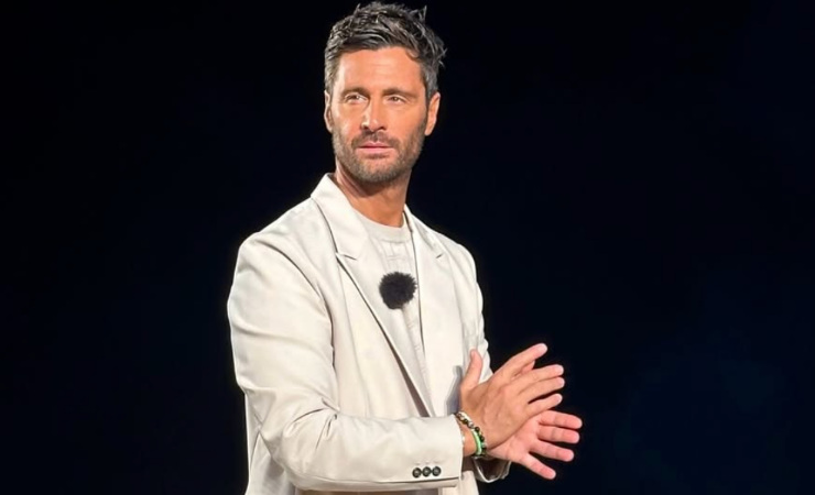 Filippo Bisciglia in giacca bianca