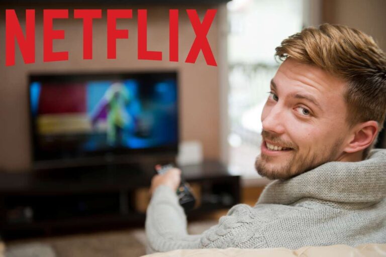 ragazzo guarda la tv e scritta Netflix