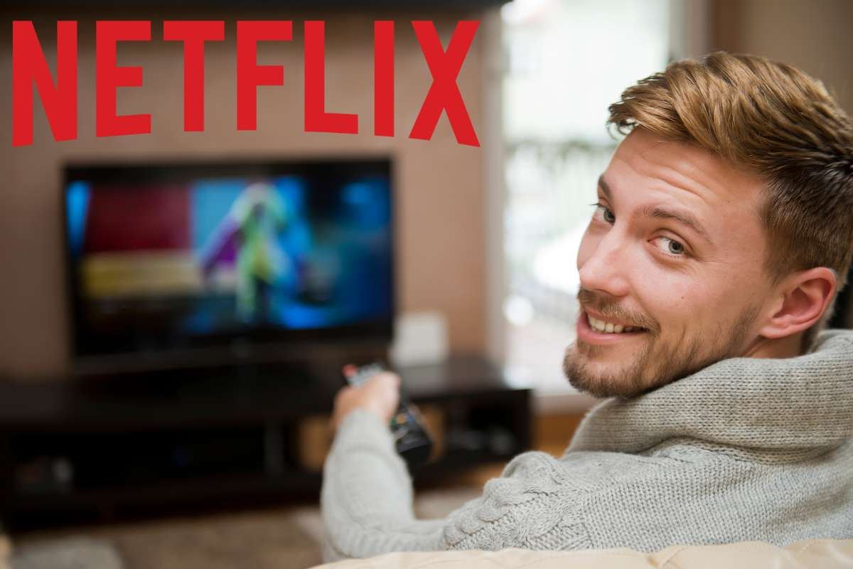 ragazzo guarda la tv e scritta Netflix