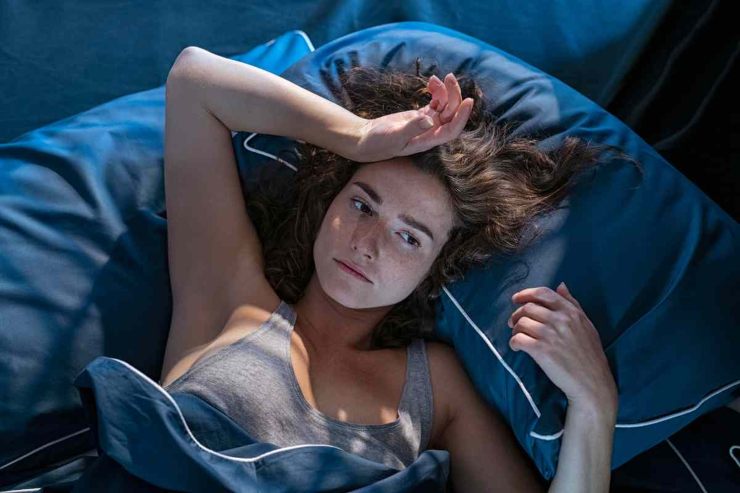 Donna con insonnia