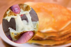 Pancake salati ripieni di mozzarella