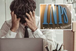 Un ragazzo disperato con le mani tra i capelli e, in evidenza, il logo dell'INPS